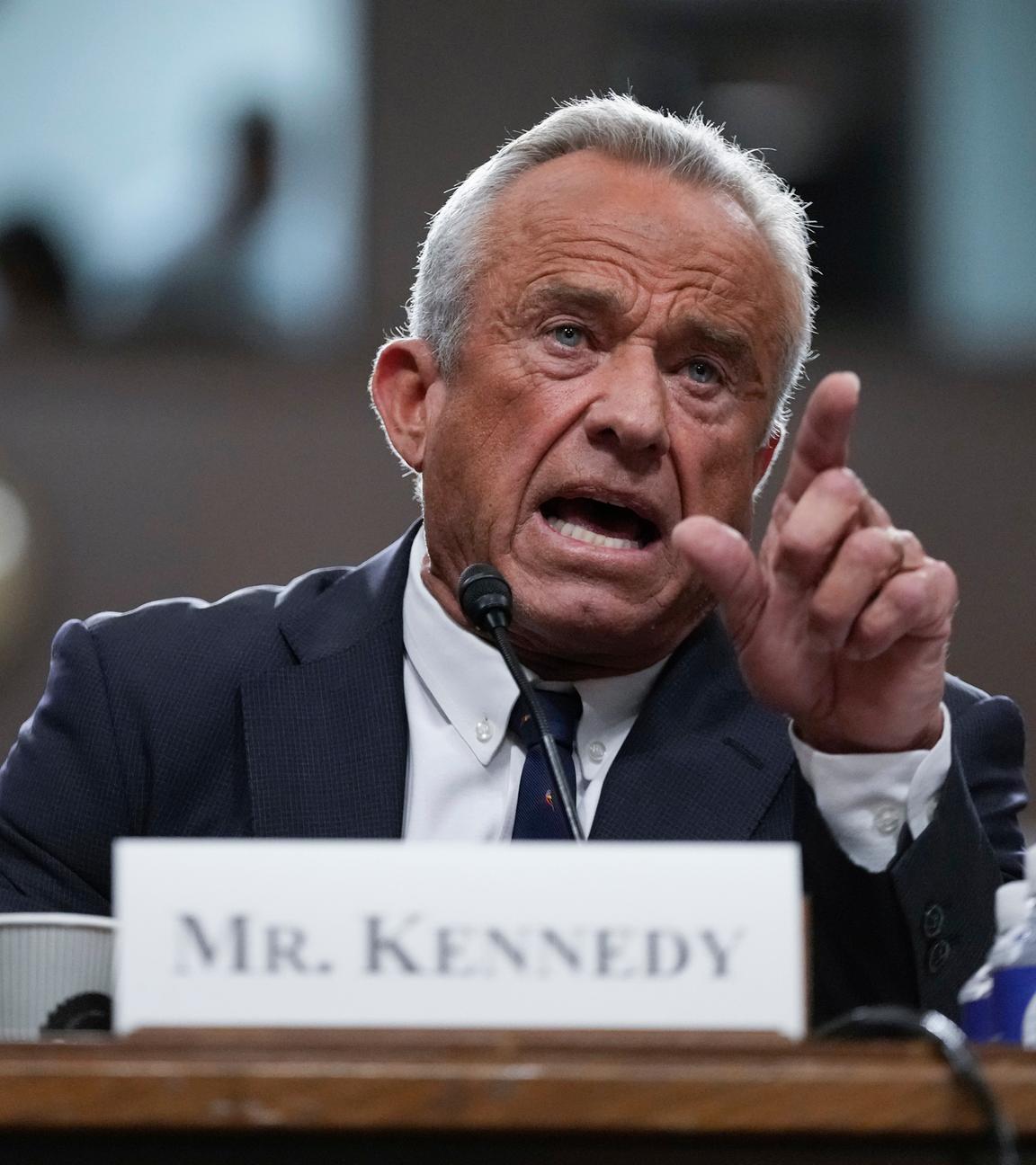 Robert F. Kennedy Jr., der von Präsident Trump als Minister für Gesundheit und Soziales nominiert wurde, erscheint vor dem Finanzausschuss des Senats zu seiner Anhörung zur Bestätigung.