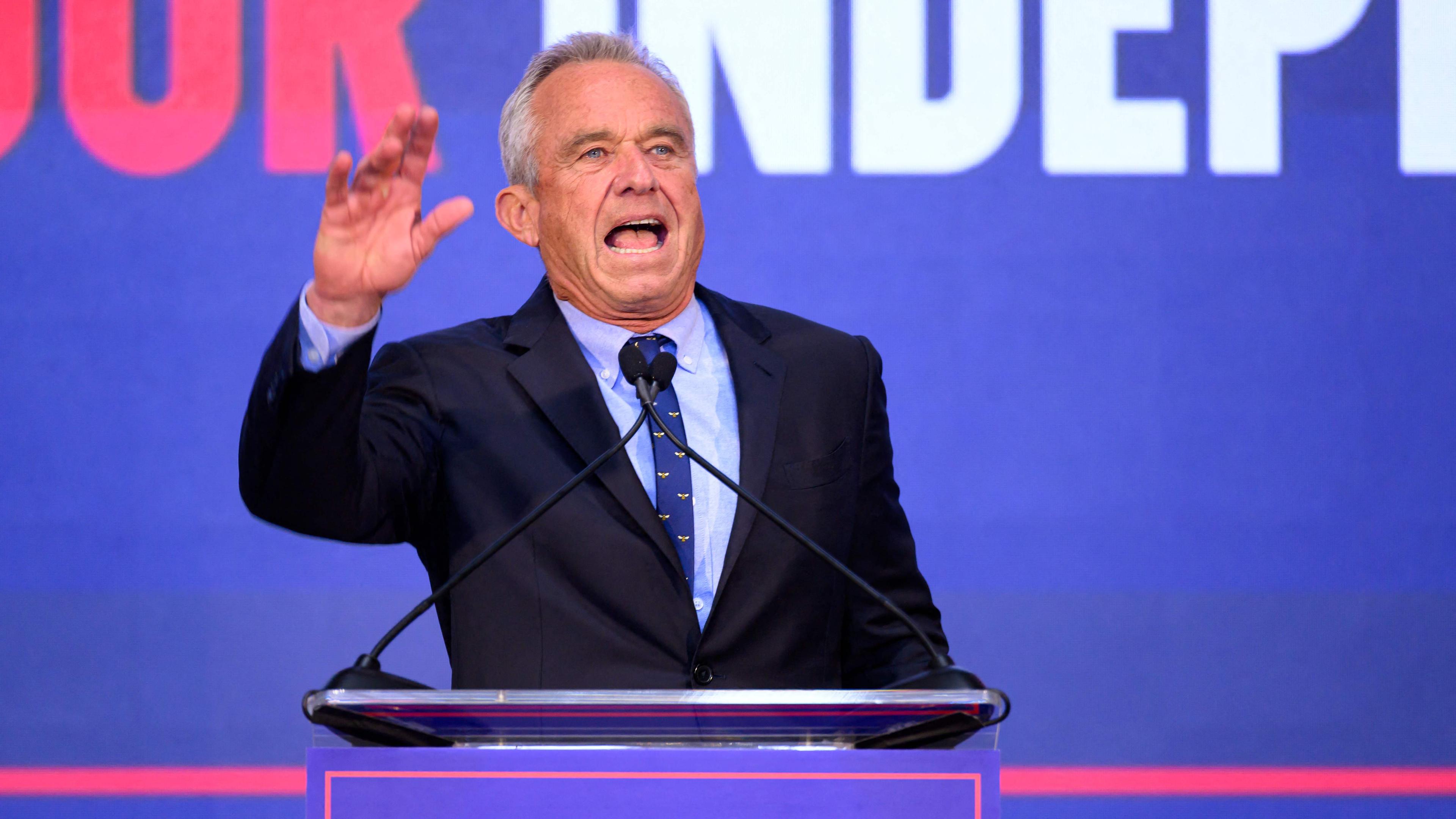 Robert F. Kennedy Jr. spricht während einer Wahlkampfveranstaltung in Oakland.