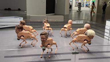 Musk, Zuckerberg und Co. als Roboter-Hunde.