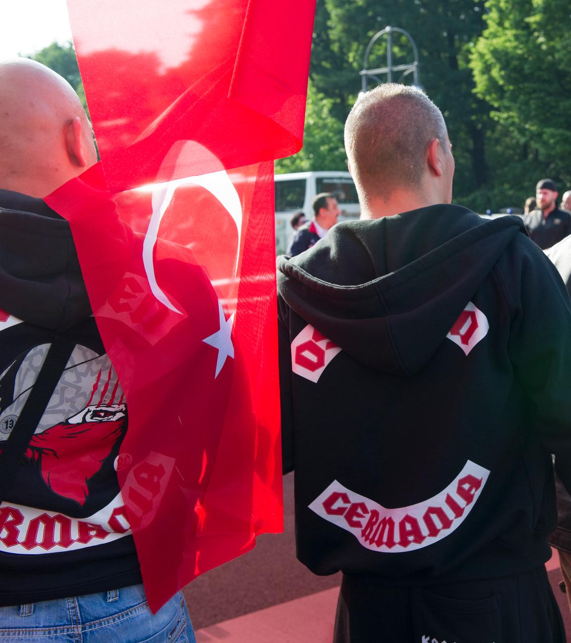 mitglieder der rockergruppe "osmanen"