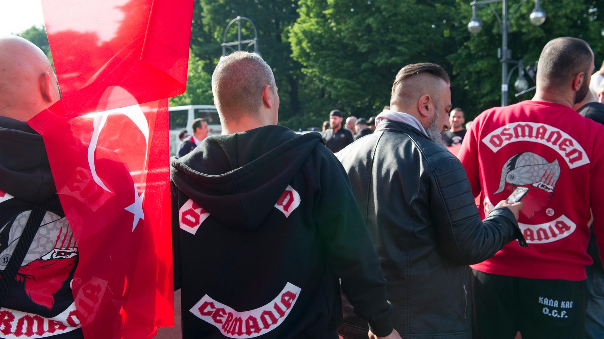 mitglieder der rockergruppe "osmanen"