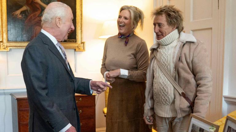 Rod Stewart mit seiner Frau Penny Lancaster bei König Charles