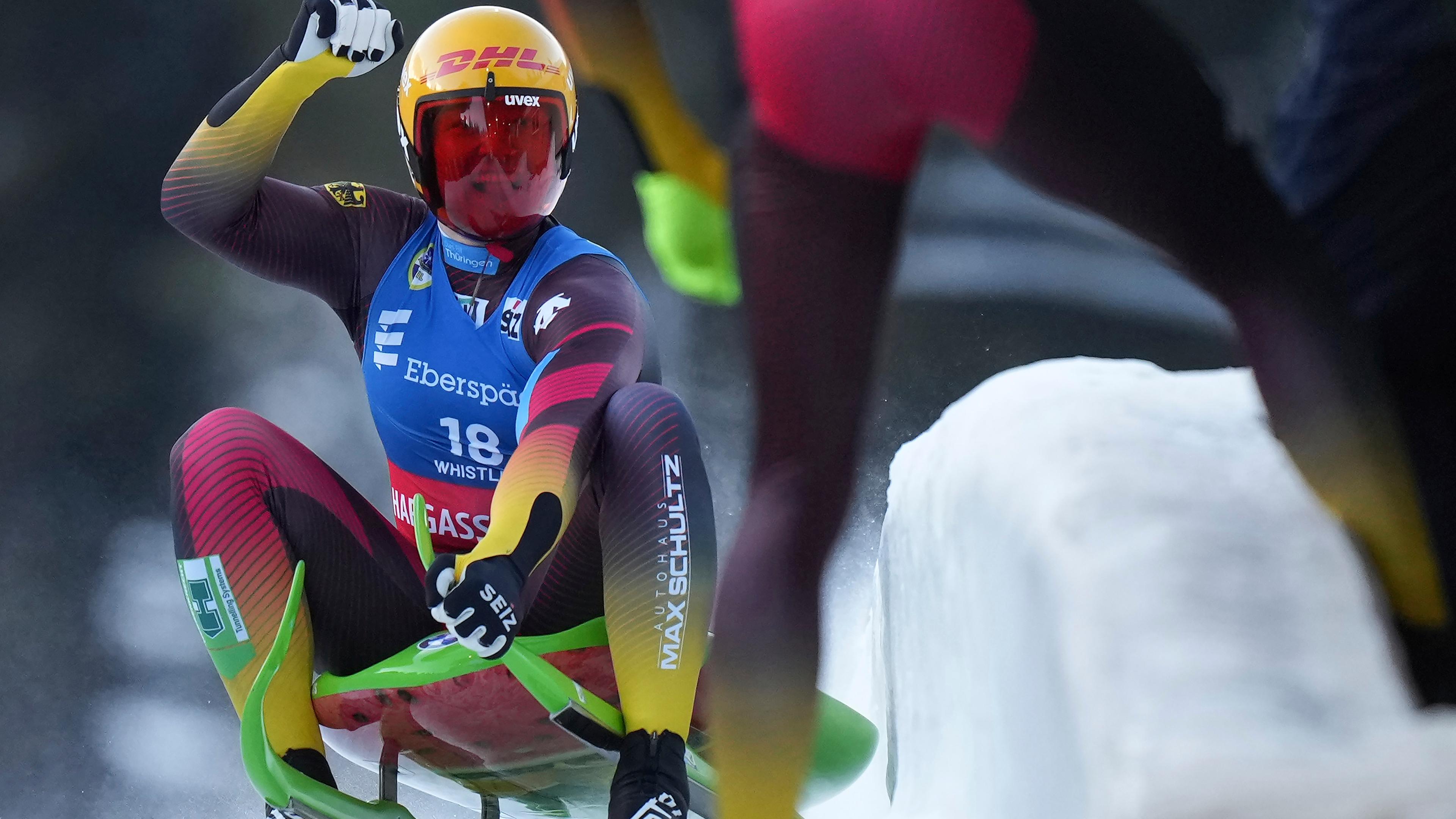 Kanada, Whistler: Rodeln: Weltmeisterschaft, Einsitzer, Männer. Der deutsche Max Langenhan jubelt nach seinem Sieg im Einzelrennen.