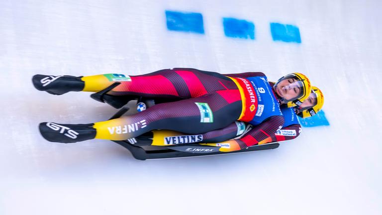 Jessica Degenhardt/Cheyenne (Deutschland) fährt durch den Kanal. 