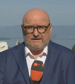 Ulf Röller gibt ein Interview beim G7 Gipfel in Evian