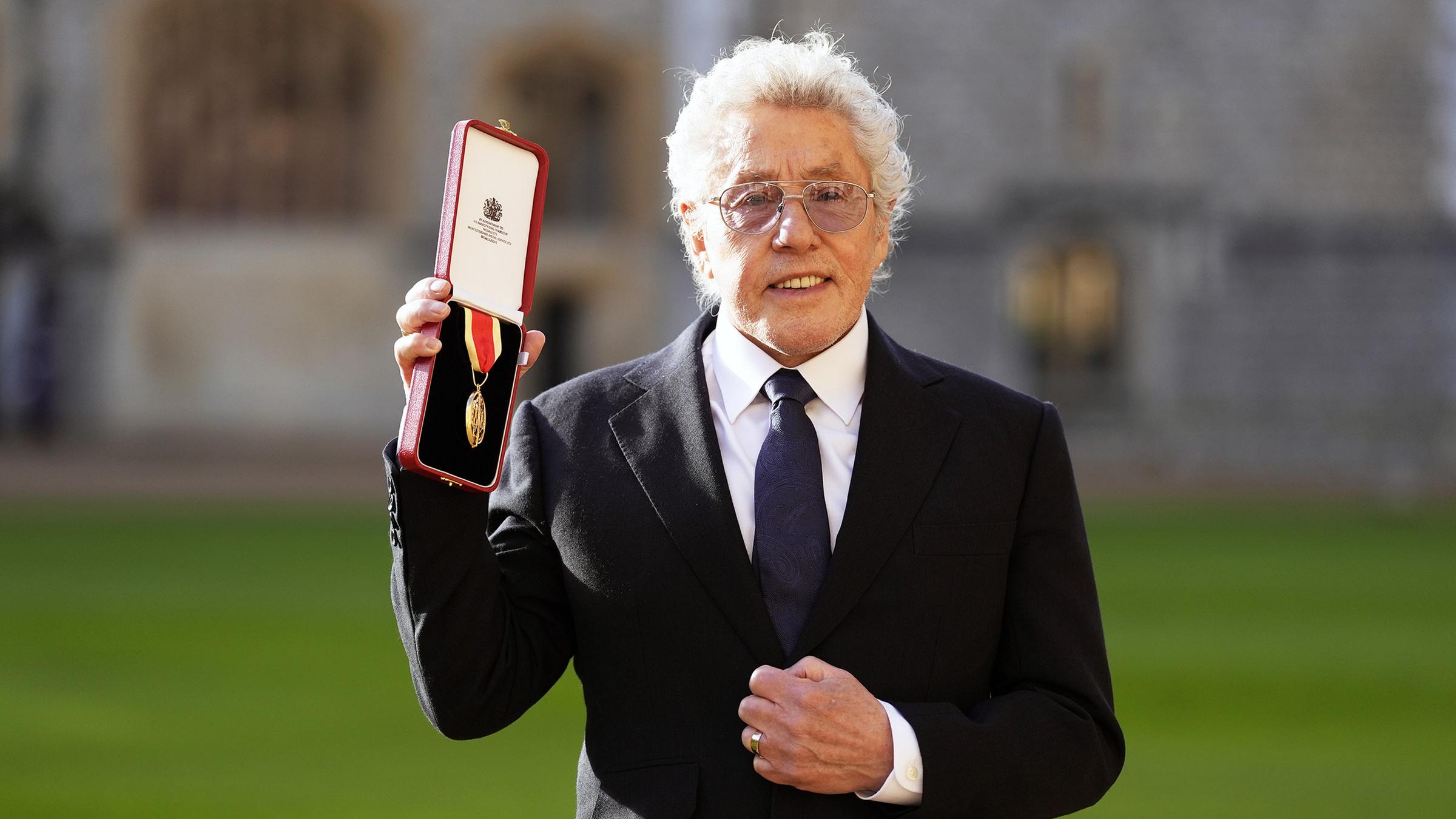 Der Musiker Roger Daltrey wurde auf Schloss Windsor in den Ritterstand erhoben.