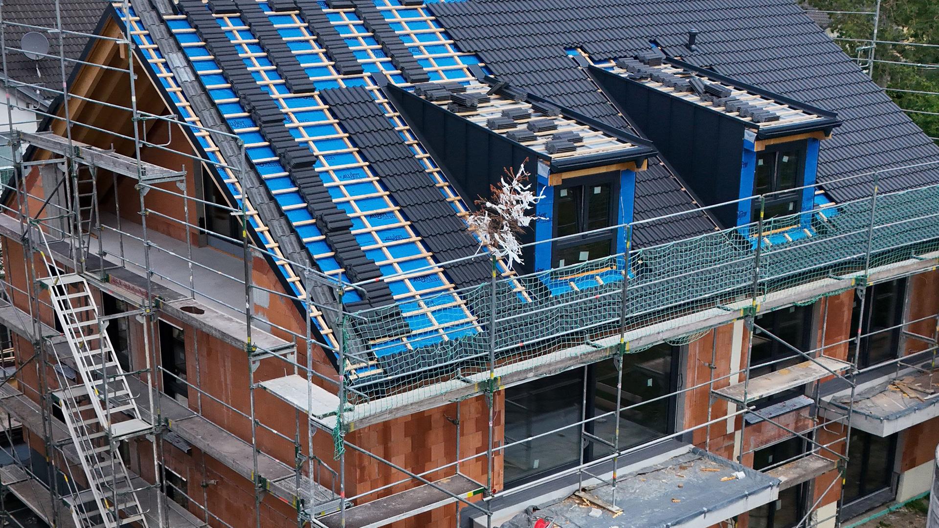Rohbau eines Mehrfamilienhauses. (Symbolbild)