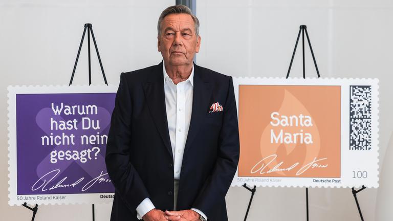 Sänger Roland Kaiser stellt neue Briefmarken vor