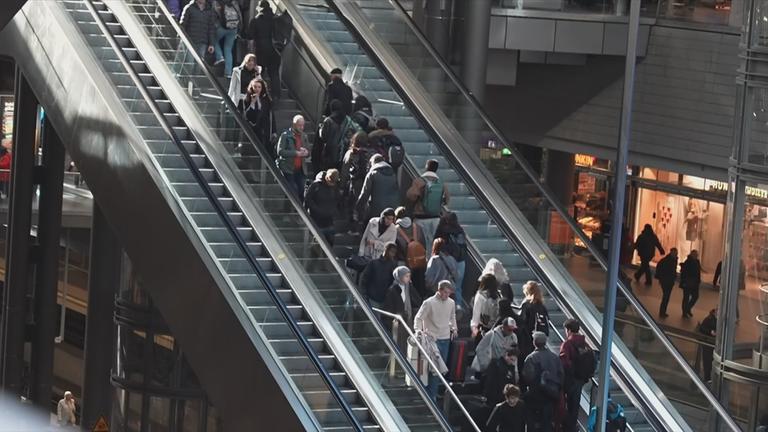 Rolltreppen im Bahnhof Berlin