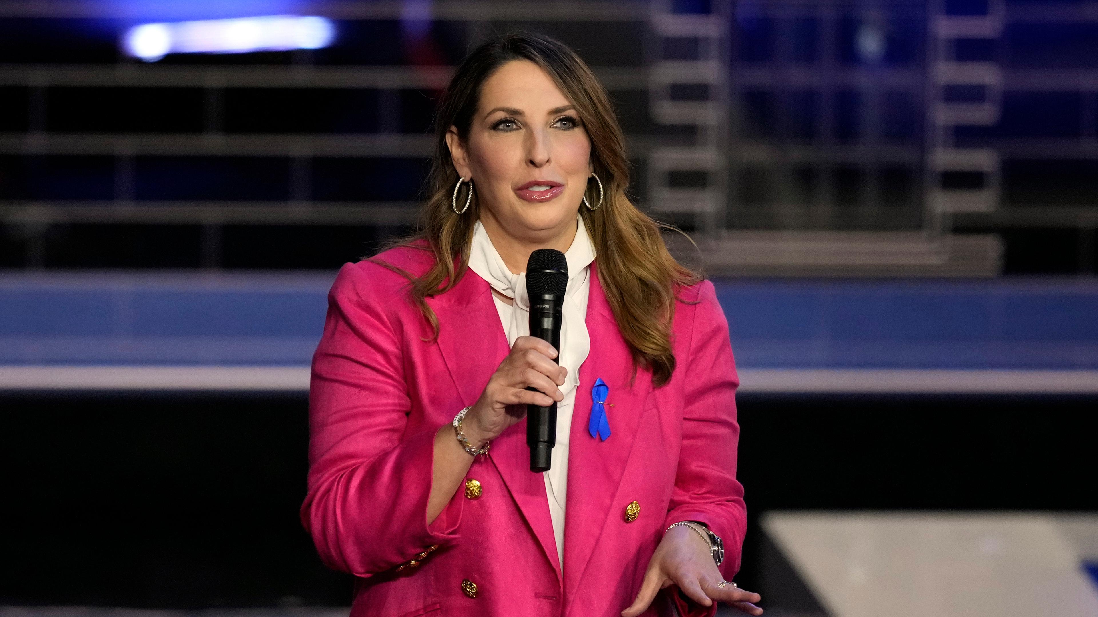 Ronna McDaniel, Vorsitzende des Republikanischen Nationalkomitees, spricht vor einer Vorwahldebatte des republikanischen Präsidenten, die von NBC News