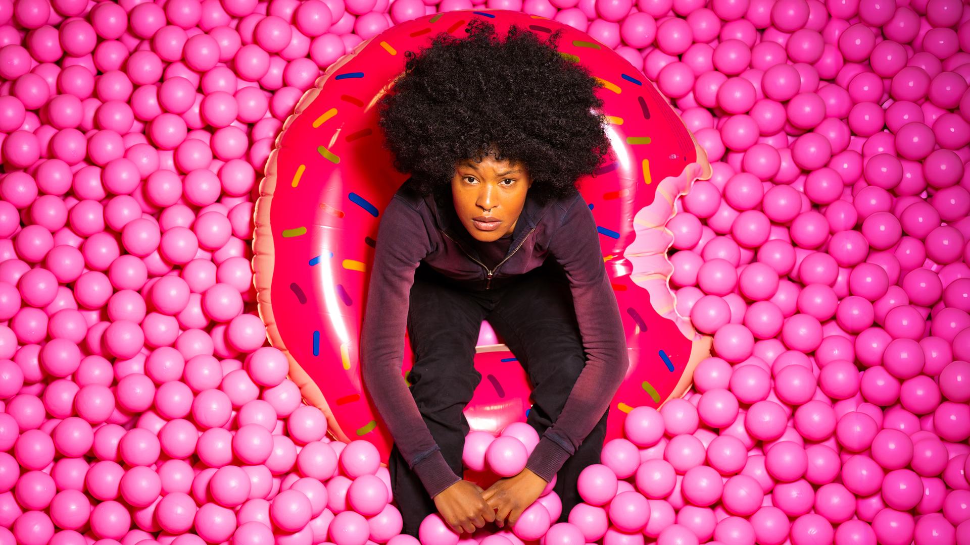 Ronnie (Zoe Magdalena) "Hungry"