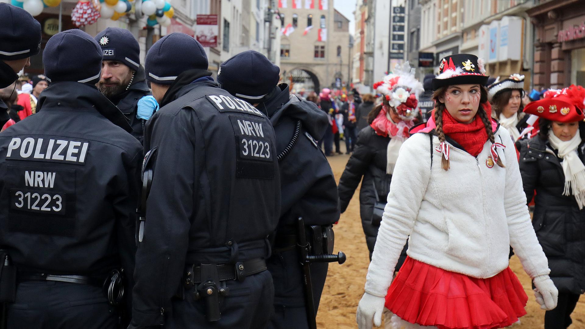 Rosenmontag am Rhein: Köln