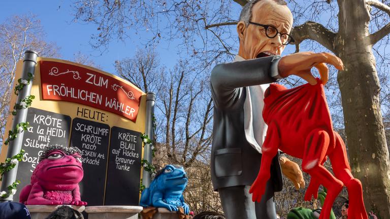 Rheinland-Pfalz, Mainz: In Mainz versammelten sich die Fastnacht-Narren zum größten Fastnachtsumzug in Rheinland-Pfalz.
