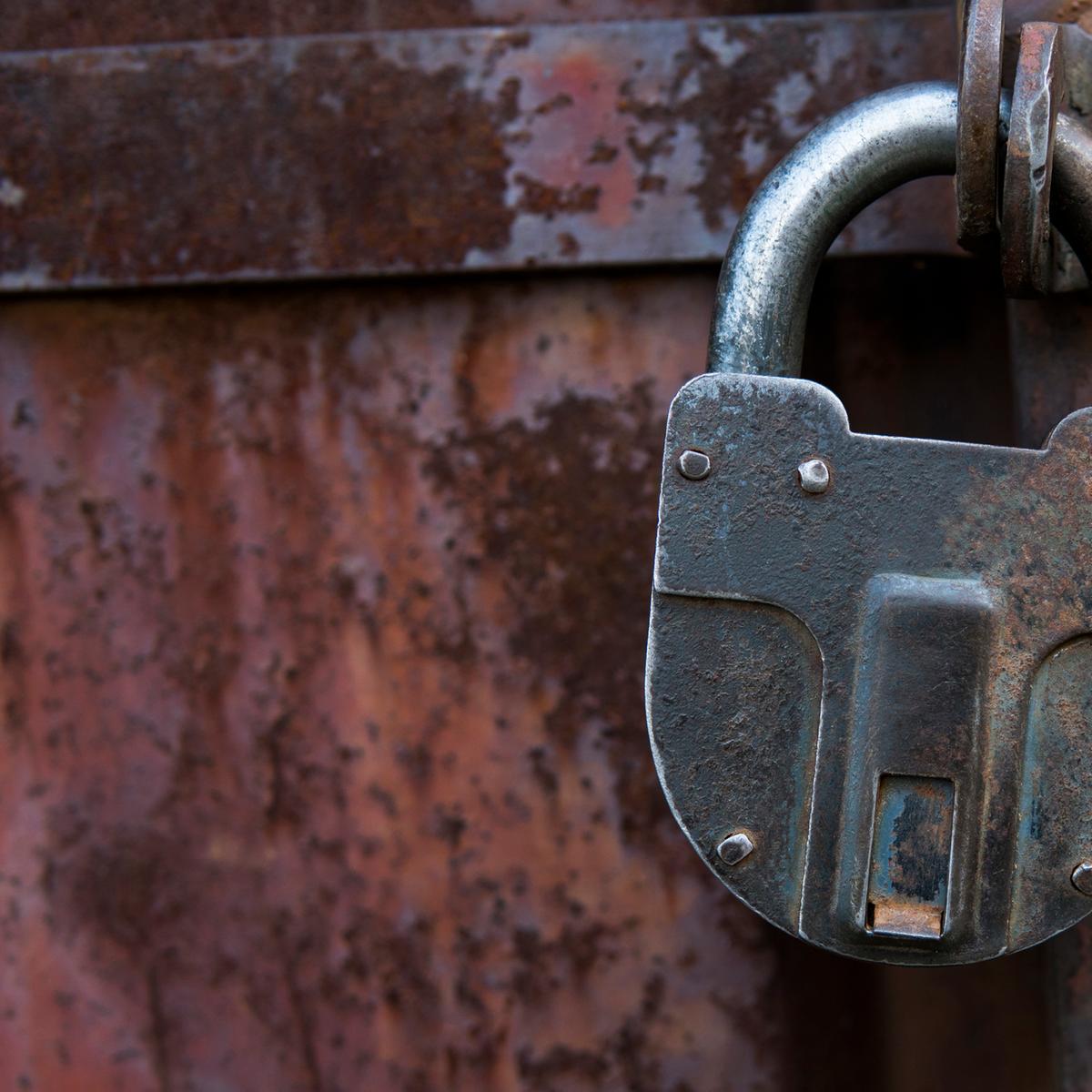 rost-oberflaeche-schloss-100~1200x1200?cb=1710259813249