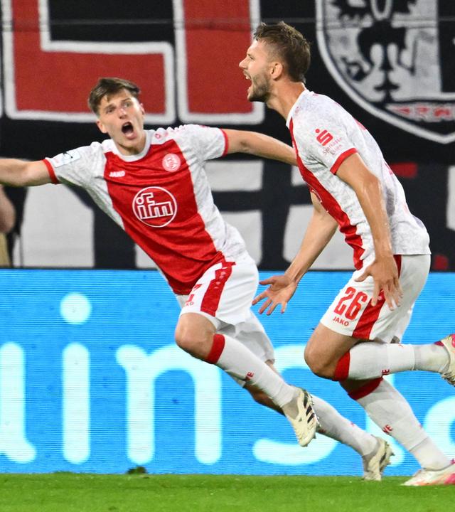 Torben Müsel jubelt nach Freistoßtor
