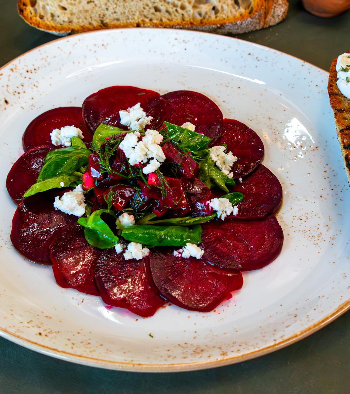 Rote-Bete-Salat mit Feta und Crostini