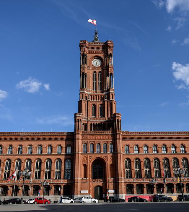 Berlin: Das Rotes Rathaus  der Amtssitz des Regierenden Bürgermeisters von Berlin und der Senatskanzlei. Archivbild