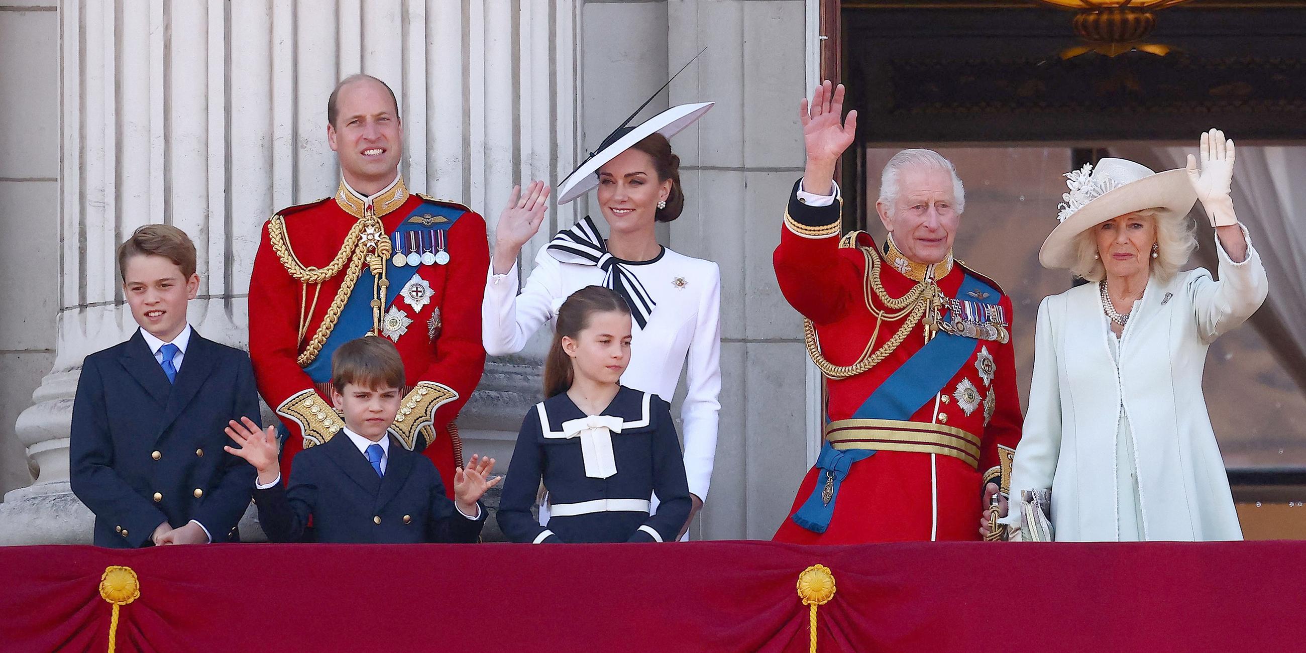 Die königliche Familie Großbritanniens auf dem Balkon des Buckingham Palastes