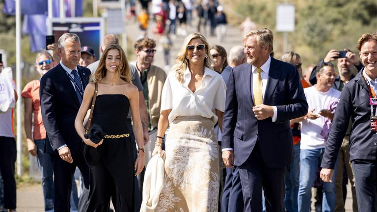 König Willem-Alexander, Königin Máxima und Prinzessin Alexia vor dem Start des Formel-1-Grand-Prix der Niederlande in Zandvoort.