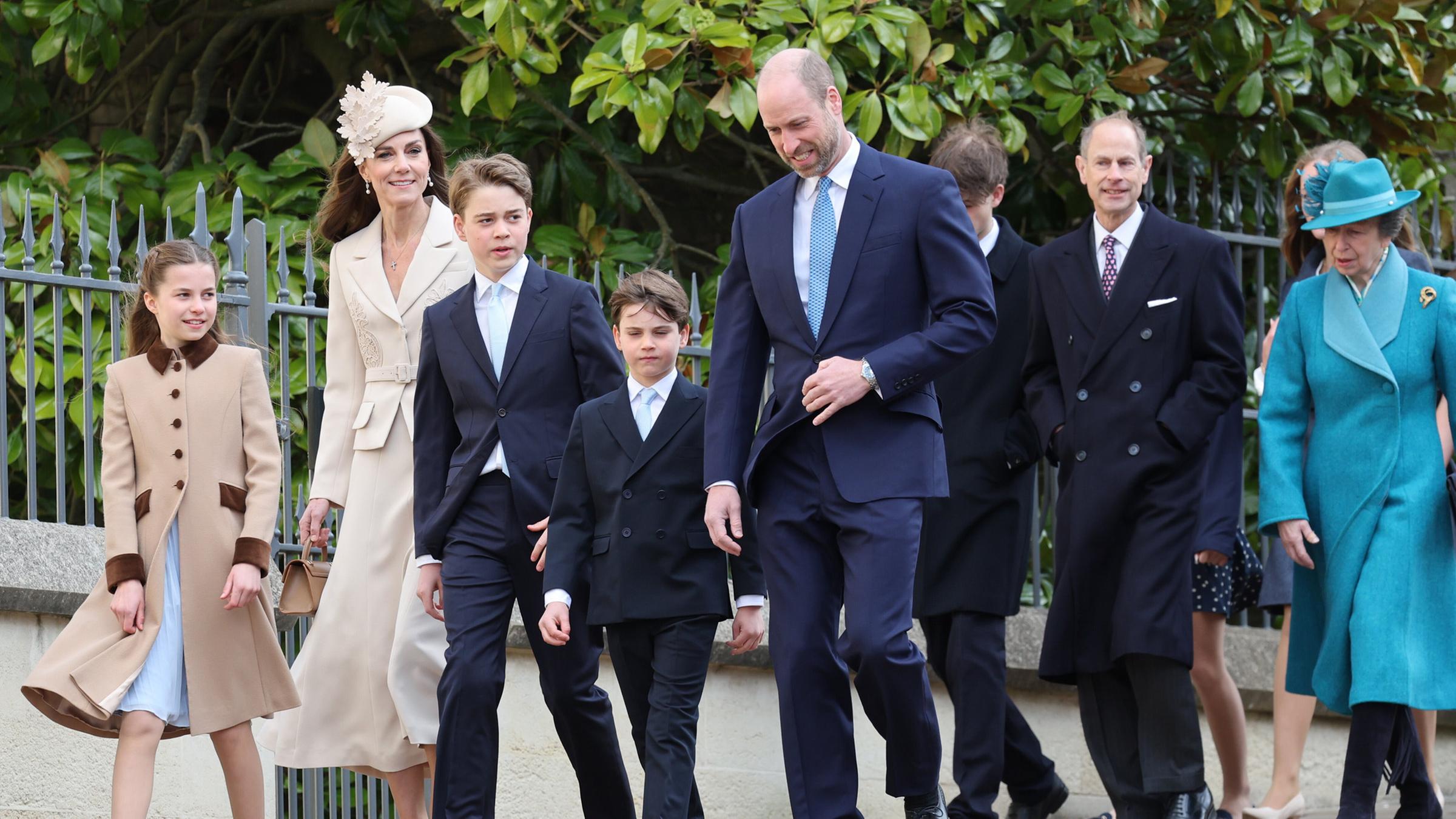 Mitglieder der britischen Königsfamilie treffen am 5. April 2026 zum Ostersonntagsgottesdienst auf Schloss Windsor ein.