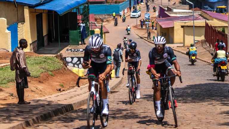 Radsportler trainieren in Ruanda.