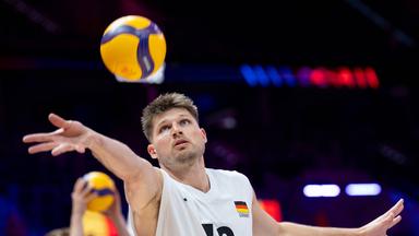 Schott ist als Libero der Stabilitätsfaktor des deutschen Teams – vor allem in Annahme und Abwehr ist er gegen Bulgarien gefordert.