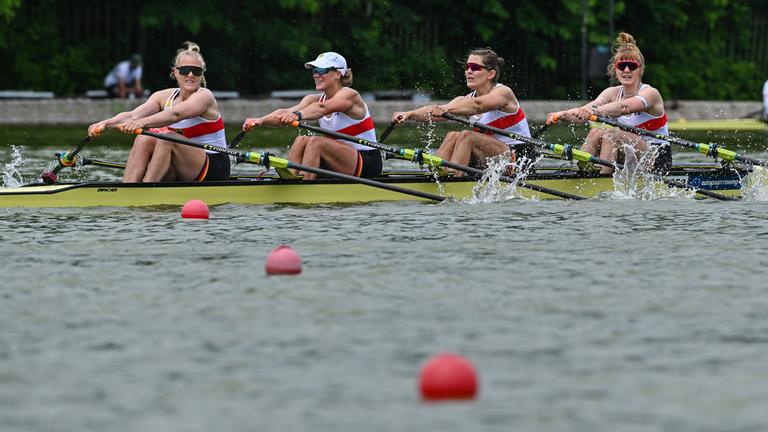 Der deutsche Doppelvierer der Frauen in Aktion bei der Ruder-Em.