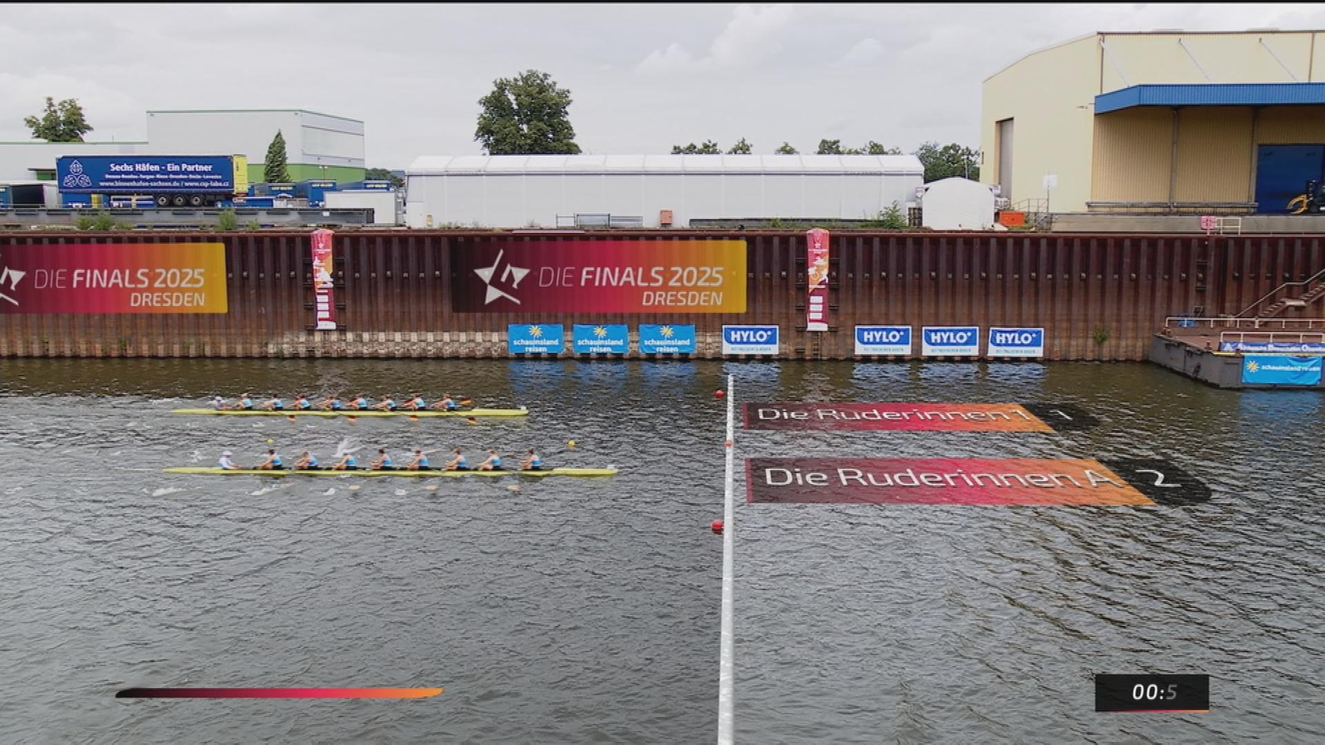 Die Achter der Ruderinnen I und A bei den Finals in Dresden am 3. August 2025.