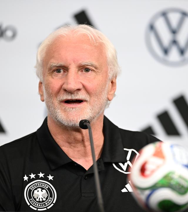 Rudi Völler, DFB-Sportdirektor, nimmt an einer Pressekonferenz teil.