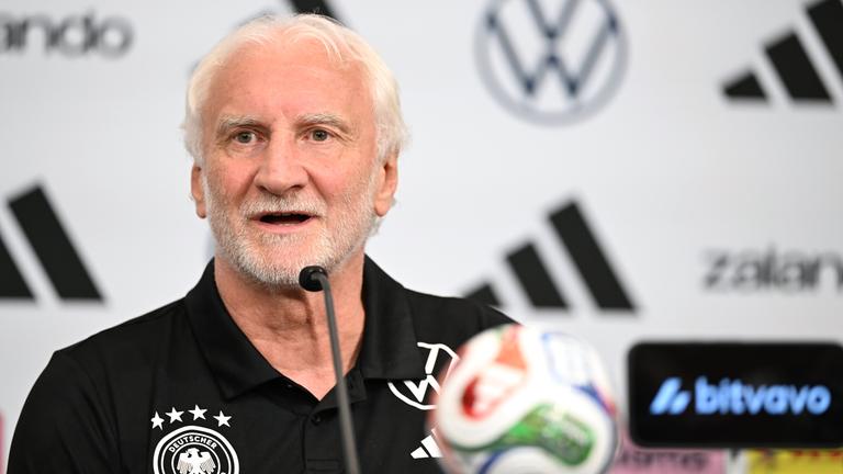 Rudi Völler, DFB-Sportdirektor, nimmt an einer Pressekonferenz teil.