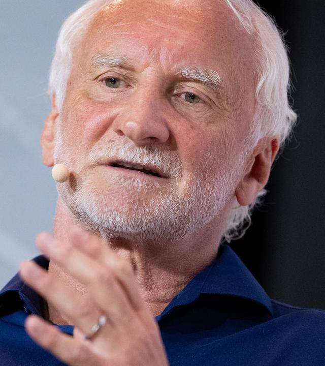 Rudi Völler, Sportdirektor des Deutschen Fußball-Bundes (DFB), spricht vor Teilnehmern des Internationalen Trainer-Kongresses.