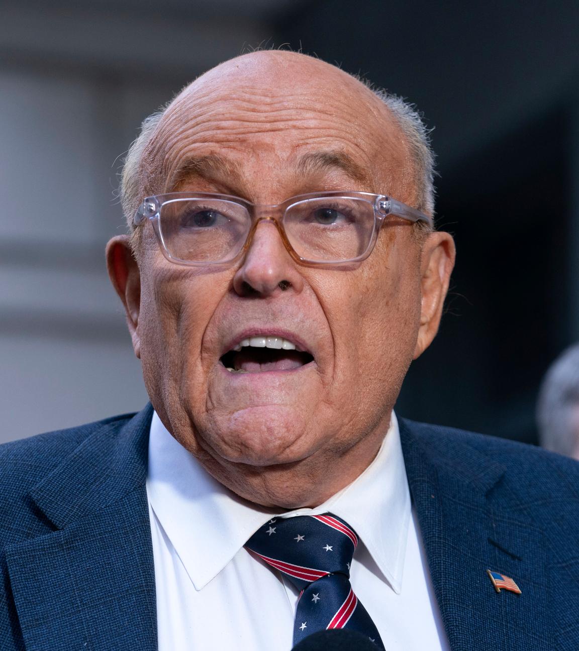 Rudy Giuliani, ehemaliger Bürgermeister von New York, spricht nach einem Gerichtstermin in Washington im Januar 2025. 