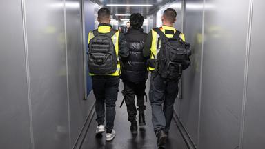 Rückkehrzentren in Drittstaaten sollen die schnellere Abschiebung abgelehnter Asylbewerber.