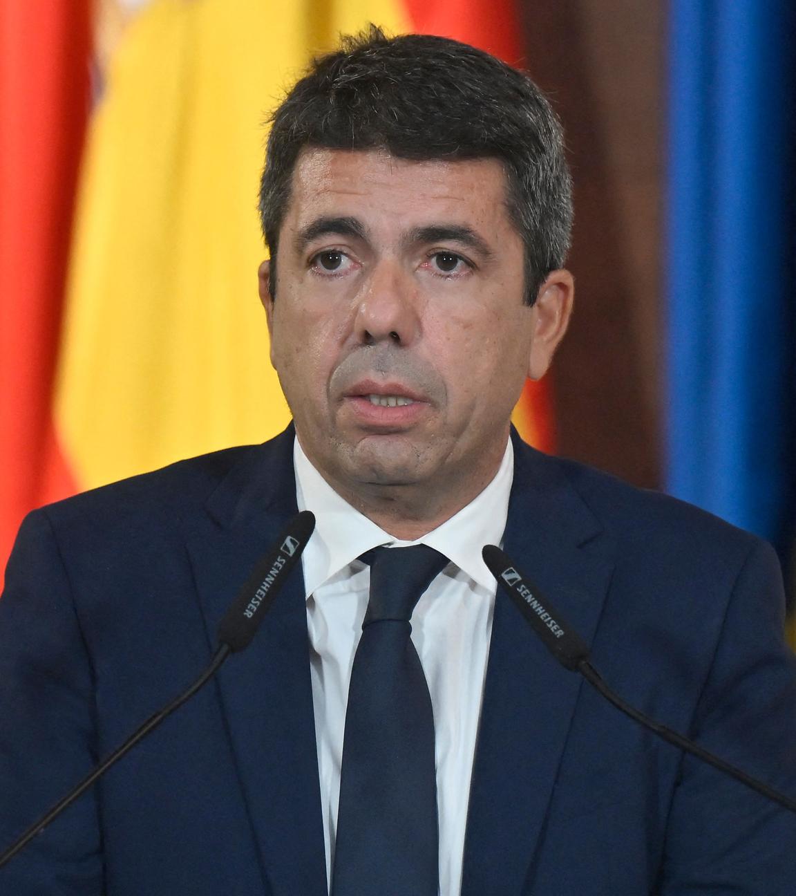 Der Präsident der Region Valencia, Carlos Mazon, gibt am 03.11. 2025 im Palau de la Generalitat in Valencia eine Pressekonferenz, um seinen Rücktritt bekannt zu geben. 