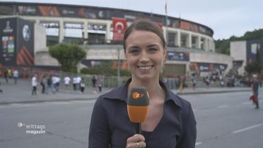ZDF-Reporterin Johanna Rüdiger im Schaltgespräch aus Istanbul