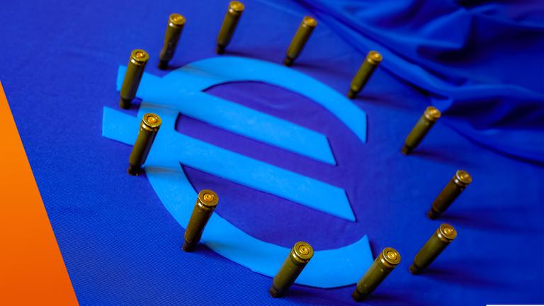 Europa Flagge mit Patronen für Munition