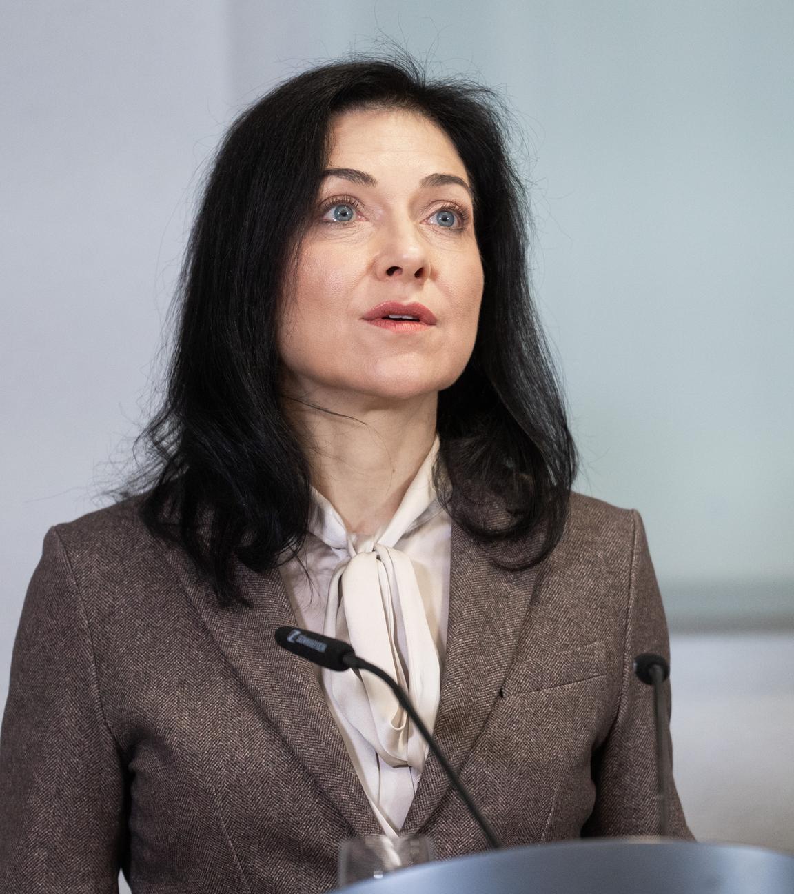 Bundesregierung und Industrie beraten zu Verteidigungsfragen