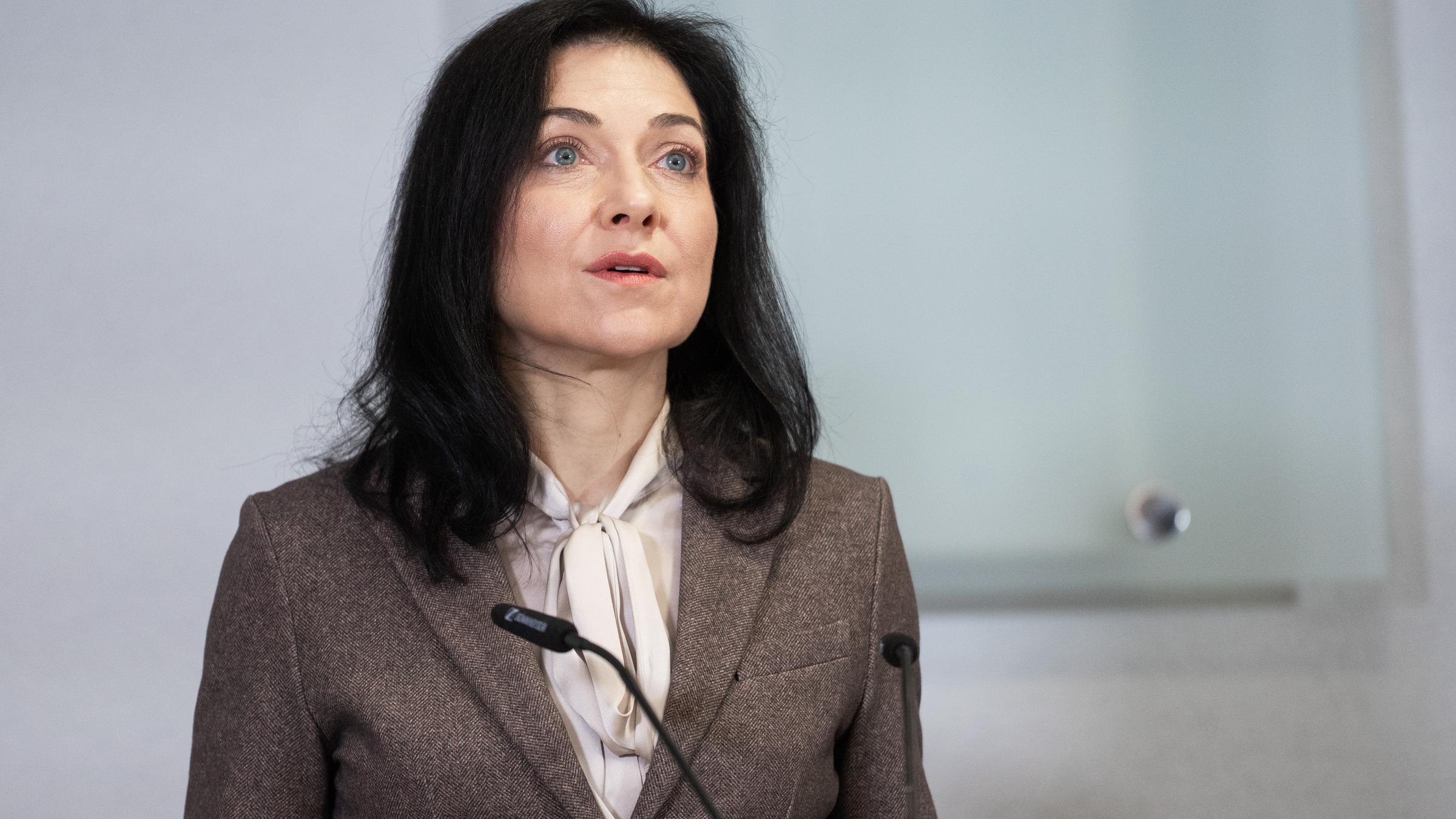 Bundesregierung und Industrie beraten zu Verteidigungsfragen