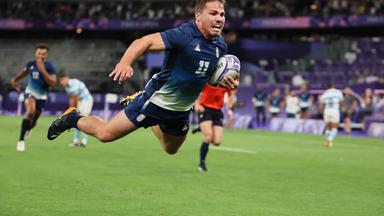 Frankreichs Rugby-Star Antoine Dupont in Aktion im Olympischen Viertelfinale in Paris