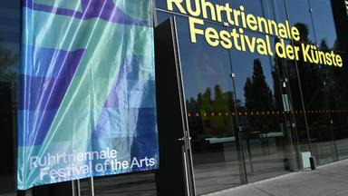 Der Ruhrtriennale-Schriftzug an der Jahrhunderthalle.