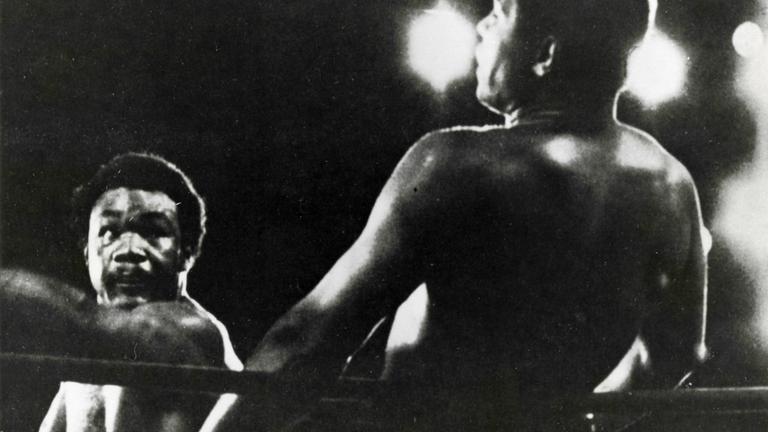 Muhammad Ali weicht einem Schlag von George Foreman aus am 30. Oktober 1974 in Kinshasa