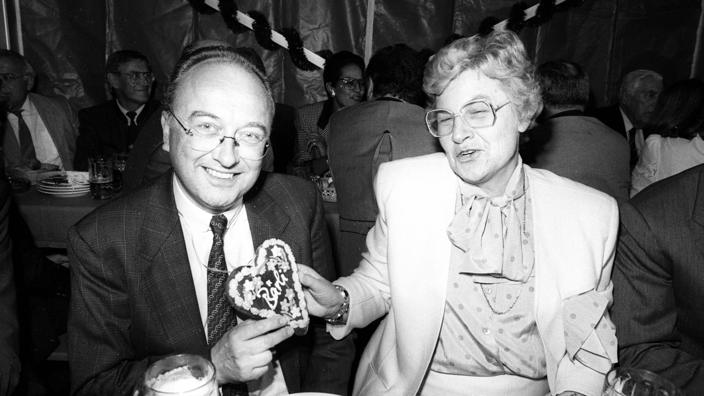 Rupert Scholz und Dorothee Wilms beim Oktoberfestauftakt in Bonner Landesvertretung in München 1989