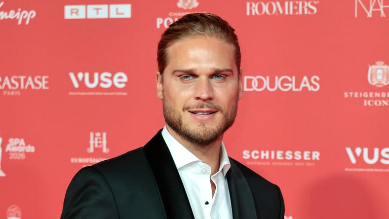 Rúrik Gíslason in Film „Eat, Pray, Bark“