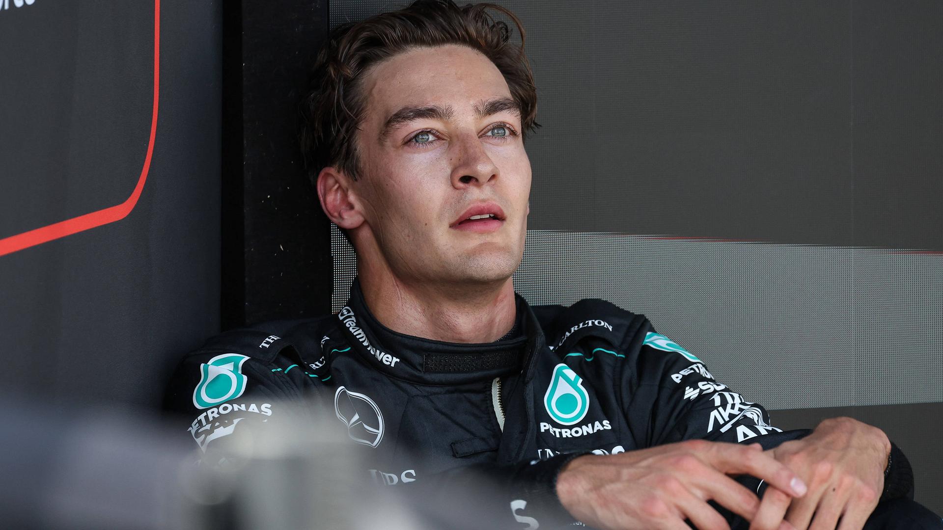 George Russell guckt enttäuscht.