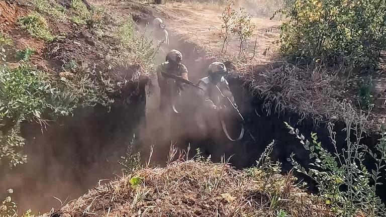 Russische Soldaten beim Kampftraining