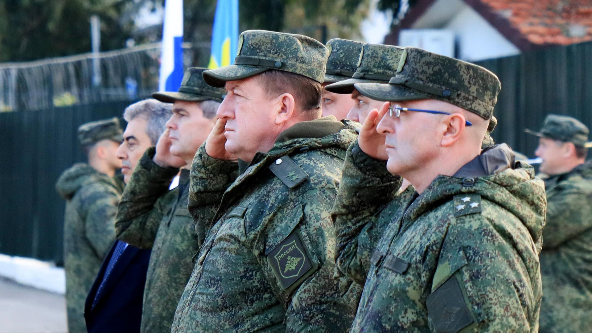 Russische Soldaten auf dem Stützpunkt Hmeimim in Syrien