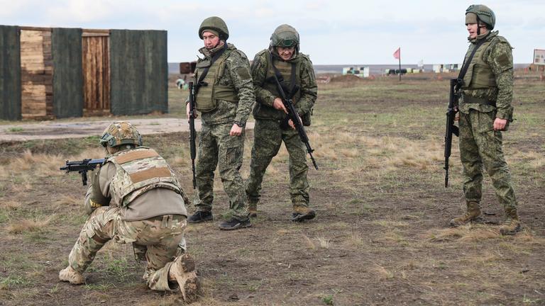 Kampfausbildung für russische Soldaten auf einem Militärübungsgelände des südlichen Militärbezirks