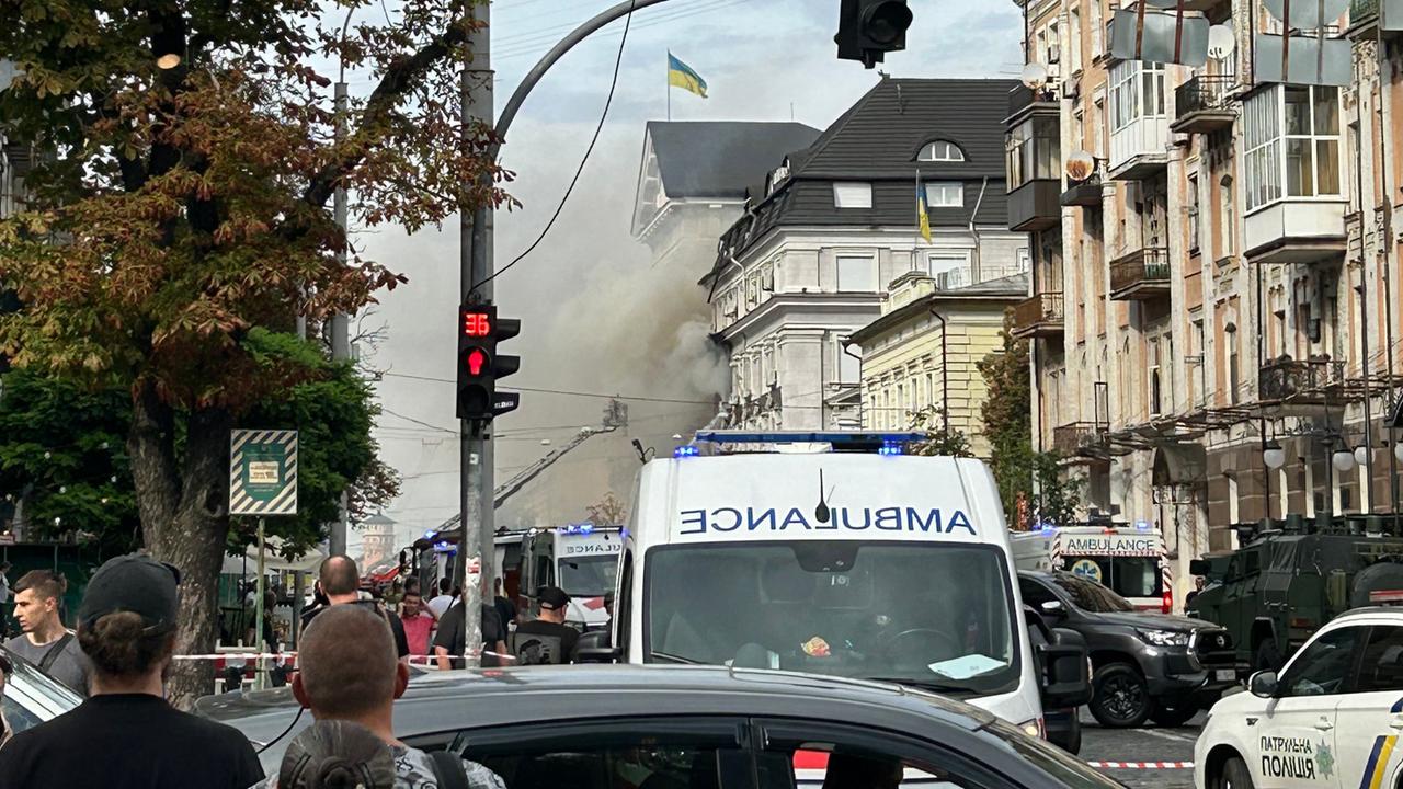 Russian Drone Strikes SBU Headquarters in Kyiv, Zelenskyy Vows Retaliation