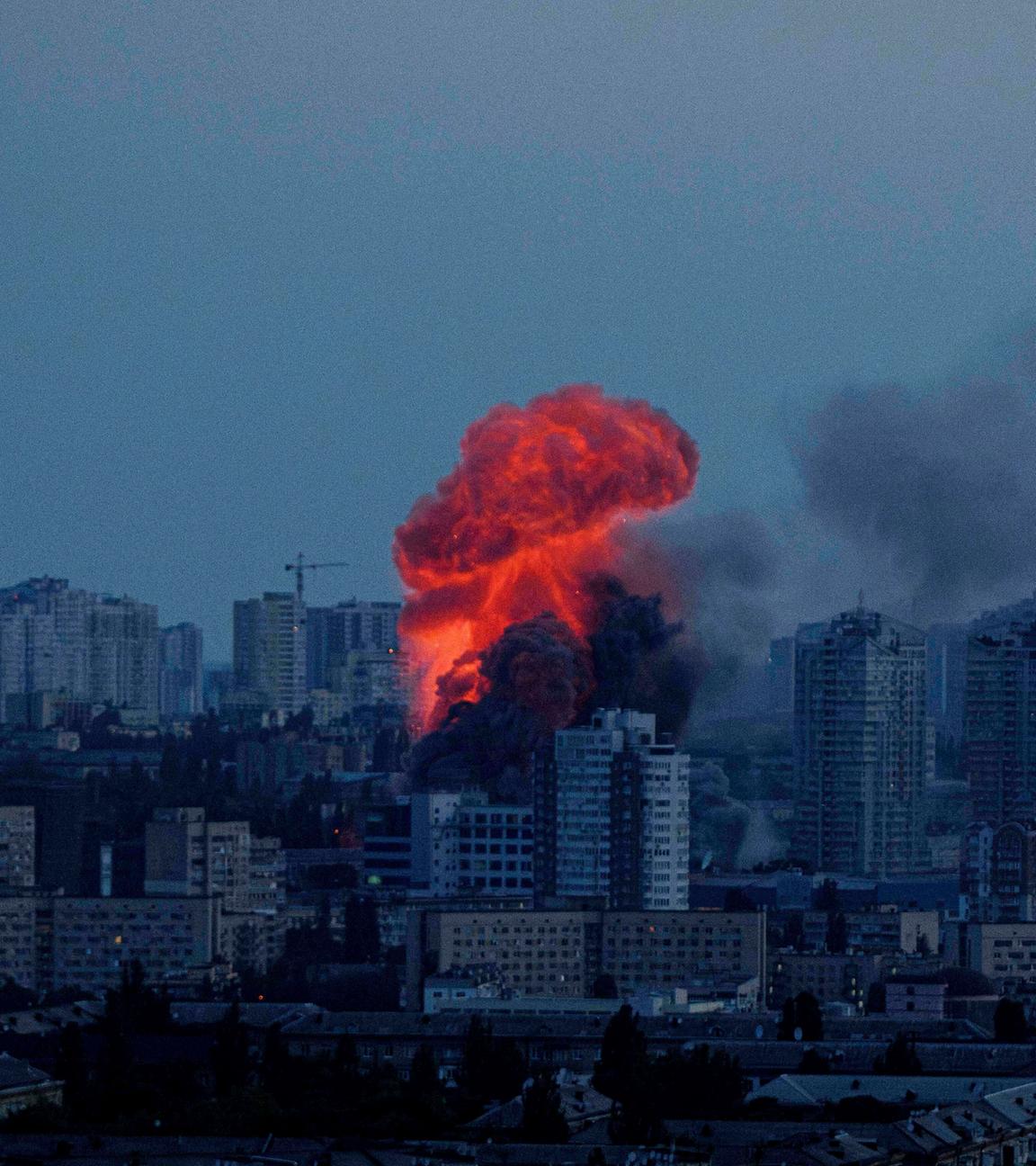 Explosion nach russischem Luftangriff auf Kiew am 06.06.2025. 
