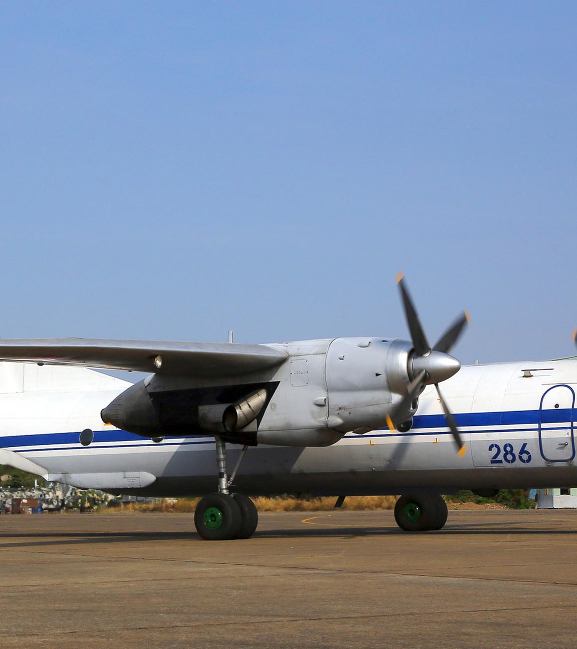Militärflugzeug des Typs Antonow AN-26